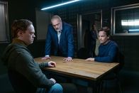 Der Alte – Obwohl Voss (Jan-Gregor Kremp, M.) und Tom Kupfer (Ludwig Blochberger, r.) einiges gegen Marius Henke (Lukas Rüppel, l.) in der Hand haben, weigert er sich, die Wahrheit zu sagen.
