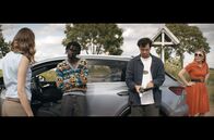 More than Strangers – v.l.), weil er ihnen verschwiegen hat, dass er keine Papiere hat.