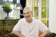 Roland Emmerich - Weltenzerstörer, Weltenerbauer – Roland Emmerich gibt einen Einblick in sein Leben und seine Filme.