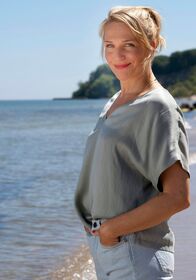 Praxis mit Meerblick – Titelmotiv/Presseheft - Ärztin Nora Kaminski (Tanja Wedhorn) kämpft mit hohem Einsatz um das Leben eines jungen Patienten.