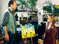 In aller Freundschaft – MDR Fernsehen IN ALLER FREUNDSCHAFT FOLGE 152, "Der Mann deiner Träume" Uhr. Endlich hat Kathrin (Andrea Kathrin Loewig) den Mann ihrer Träume gefunden: Arno (Host Günter Marx). Doch Exfrauen kommen in diesen Phantasien nicht vor!