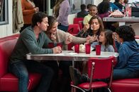 Plötzlich Familie – L-R: Pete (Mark Wahlberg), Ellie (Rose Byrne), Lizzy (Isabela Moner), Lita (Julianna Gamiz), Juan (Gustavo Quiroz).