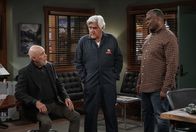 Last Man Standing – v.l.n.r.) Ed Alzate (Hector Elizondo); Joe (Jay Leno); Chuck Larabee (Jonathan Adams)