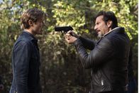 MacGyver – L-R: Angus MacGyver (Lucas Till), Russ Taylor (Henry Ian Cusick)