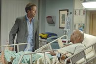 Dr. House – Dr. House (Hugh Laurie, l.) übernimmt die Behandlung des zum Tode verurteilten Mörders Clarence (LL Cool J), der plötzlich schwer erkrankt ist. Die Diagnose des Arztes wirft ein überraschend neues Licht auf die Motive des Gewalttäters.