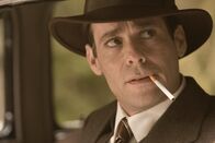 EUReKA - Die geheime Stadt – Jack, Allison, Jo, Henry und Fargo finden sich im Jahre 1947 wieder. Eureka ist nur eine kleine Militärbasis und die fünf werden als Eindringlinge betrachtet. Doch sind schon damals große Geister der Welt dort versammelt, Albert Einstein und Trevor Grant (James Callis) ...