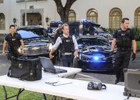Hawaii Five-0 – Mit harten Mitteln versucht ein Mann, der seinen Sohn bei einer Schießerei verloren hat, den Kauf von Waffen zu verhindern. Das Five-0 Team (v.l.n.r. Daniel Dae Kim, Scott Caan, Alex O'Loughlin) versucht ruhig zu bleiben und Schlimmeres zu verhindern ...