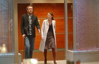Dr. House – Der Zustand einer 16-jährigen Patientin verschlechtert sich rapide. Dr. Allison Cameron (Jennifer Morrison, r.) bittet Dr. Gregory House (Hugh Laurie, l.) um Hilfe ...