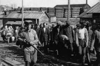 Das Rote Imperium – Während der Herrschaftszeit Stalins waren rund 20 Millionen Menschen in den Straf- und Arbeitslagern des Gulags inhaftiert. Die genaue Anzahl der Todesopfer ist unbekannt.