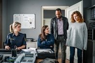 Watzmann ermittelt – V.l.n.r. Caro Reiser (Sarah Thonig), Pia Brendel (Elisabeth Lanz), Jerry Paulsen (Peter Marton), Franziska Schachtner (Lilian Naumann).