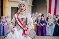 Maria Theresia – Maria Theresia (Ursula Strauss) regiert mit harter Hand. Doch nicht nur als Herrscherin, sondern auch als Mutter macht sie keine Kompromisse.