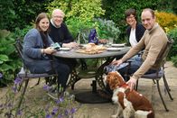 Zu Tisch ... – Der Hof der Familie Mellor hält zwar alle in Arbeit, doch für ein gemeinsames Mittagessen ist immer Zeit.