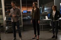 The Flash – (v.l.n.r.) Barry (Grant Gustin); Caitlin (Danielle Panabaker); Nora (Jessica Parker Kennedy)