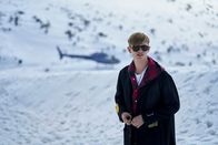 Alex Rider – Alex Rider (Otto Farrant) nimmt eine falsche Identität an und spielt den Sohn eines Millionärs. Keiner ahnt, dass er ein Agent ist, der heimlich spioniert.