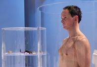 Experiment Verwandtschaft – Die Wurzeln der Menschheit sind tierisch - und bis heute teilen wir mit unseren tierischen Verwandten wichtige Patente der Evolution.