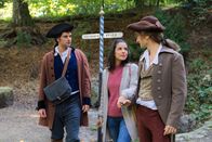 Triff... – Clarissa mit Schiller (Moritz Heidelbach, rechts) und seinem Freund Andreas (Kay Waidelich, links)