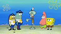 SpongeBob Schwammkopf – Squidward (m.), Patrick (2.v.r.), SpongeBob (r.)