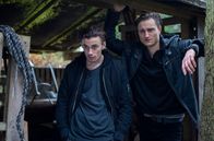 Großstadtrevier – Die Ganoven Oskar (Leonard Fuchs, l.) und Leon (Oleg Tikhomirov, r.) fühlen sich ziemlich sicher. Das wird Ihnen zum Verhängnis werden.