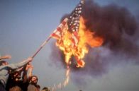 1979 - Aufstieg des Islamismus – Die Versuche, die Region zu modernisieren und zu säkularisieren, stießen auf den Widerstand vieler Bürger. Die iranische Revolution führte zur Abkehr vom Westen.