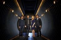 Salvation – (1. Staffel) - Wollen mit einem Geheimprojekt die Erde vor einem Asteroideneinschlag retten: (v.l.n.r.) MIT-Student Liam Cole (Charlie Rowe), IT-Milliardär Darius Tanz (Satiago Cabrera), Pentagon-Pressesprecherin Grace Barrows (Jennifer Finnigan) und stellvertretender Verteidigungsminister Harris Edwards (Ian Anthony Dale) ...