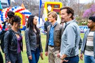 MacGyver – (v.l.n.r.) Riley Davis (Tristin Mays); Desi Nguyen (Levy Tran); Angus MacGyver (Lucas Till); Russ Taylor (Henry Ian Cusick); Wilt Bozer (Justin Hires)