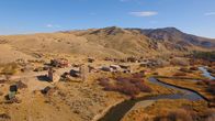 Lost Places – Im Süden des spärlich besiedelten US-Bundesstaats Montana liegen die Ruinen der ehemaligen Goldgräberstadt Bannack. Um den damaligen Sheriff Henry Plummer ranken sich Legenden.