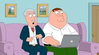 Family Guy – Peter (r.) weiht Carter (l.) in die Welt des Internets ein. Doch dann fallen sie auf einen Betrüger rein ...