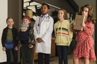 Single Parents – (v.l.n.r.) Amy Fogerty (Ella Allan); Emma Fogerty (Mia Allan); Rory Banks (Devin Trey Campbell); Sophie Cooper (Marlow Barkley); Graham D'Amato (Tyler Wladis)