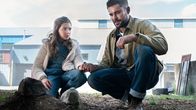 Firestarter – Charlene "Charlie" McGee (Ryan Kiera Armstrong, l.); Andrew "Andy" McGee (Zac Efron, r.)