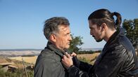 Gangs of Madrid - El Inmortal – Comisario Corvarán (Francis Lorenzo, l.) und Fausti (Jason Day, r.)