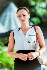 Death in Paradise – Anna Jones (Emma Pierson).