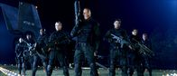 Doom - Der Film – L-R: Das Kind (Al Weaver), Duke (Razaaq Adoti), Destroyer (DeObia Oparei), Portman (Richard Brake), Sarge und (Dwayne Johnson), John Grimm (Karl Urban), Mac (Yao Chin) und Goat (Ben Daniels)