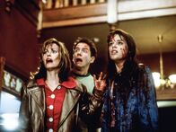 Scream – (v.l.n.r.) Gale Weathers (Courteney Cox), Randy (Jamie Kennedy) und Sidney (Neve Campbell)