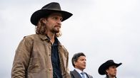 Yellowstone – Kayce Dutton (Luke Grimes), Thomas Rainwater (Gil Birmingham) und Mo Brings Plenty (Mo Brings Plenty)