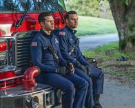 9-1-1 Notruf L.A. – L-R: Evan 'Buck' Buckley (Oliver Stark), Eddie Diaz (Ryan Guzman)