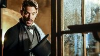Ripper Street – Captain Jackson (Adam Rothenberg) versteht nicht, weshalb man ihn so dringend ins Polizeirevier gerufen hat. Erst als er sieht, dass Reid schon wieder arbeitet, ist ihm klar, dass er seinem Freund helfen sollte.
