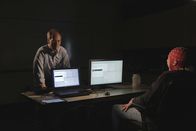 Mysterien des Weltalls – Dr. Mike D'Zmura, Neuro-Wissenschaftler an der University of California in Irvine, zeigt, wie man mit Hilfe des EEG Gehirnaktivitäten und Gedanken interpretieren kann.