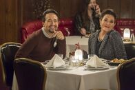 Brooklyn Nine-Nine – David Santiago (Lin-Manuel Miranda, l.); Camila Santiago (Bertila Damas, r.)