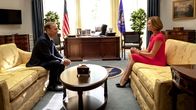 Long Shot – Präsident Chambers (Bob Odenkirk, l.); Charlotte Field (Charlize Theron, r.)