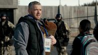 The Fortress – Charlie (Russell Tovey) versucht mit Baby Hope nach Norwegen einzureisen.