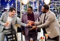The Neighborhood – (v.l.n.r.) Dave Johnson (Max Greenfield); Calvin Butler (Cedric the Entertainer); Jerome Bettis (Jerome Bettis)