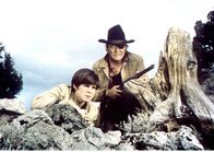 Der Marshal – Die 14-jährige Mattie (Kim Darby, l.) und der versoffene Marshal Rooster Cogburn (John Wayne, r.) sind auf der Suche nach dem Mörder von Matties Vater ...