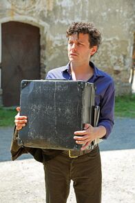 Die Fremde und das Dorf – Manuel Rubey (Josef).