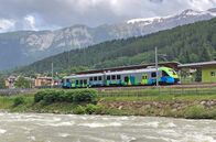 Eisenbahn-Romantik – Das Wasser des Noce kommt hoch oben aus dem Nationalpark Stilfser Joch und führt vor allem im Sommer viel kaltes Schmelzwasser der Presanella-Gletscher.