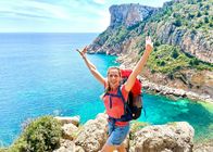 Wunderschön! – Moderatorin Tamina Kallert entdeckt die schöne Landschaft der Costa Blanca.