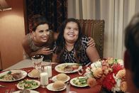 Desperate Housewives – Gabrielle (Eva Longoria, l.) und Carlos wollen Bob und Lee in ihrem Testament als Paten für ihre beiden Töchter Juanita und Celia einsetzen. Doch vorher müssen diese jedoch davon überzeugt werden, dass Juanita (Madison De La Garza, r.) und Celia sich gebessert haben ...