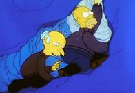 Die Simpsons – Von einer Lawine verschüttet, graben sich Homer und Burns einen Tunnel durch den Schnee.