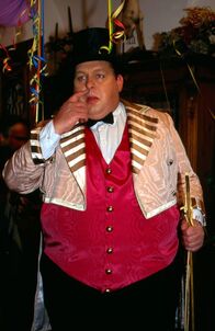 Der Bulle von Tölz – Kommissar Benno Berghammer (Ottfried Fischer) hat sich verkleidet.