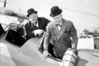 Dick und Doof - Der große Knall – L-R: Ollie (Oliver Hardy), Stan (Stan Laurel)
