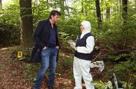 Steirertod – Sascha Bergmann (Hary Prinz) und Eva Merz (Eva Herzig) am Fundort der ersten Leiche